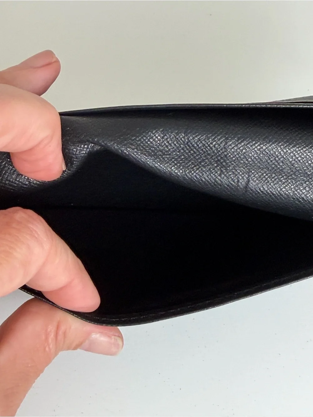 AUTHENTIC LOUIS VUITTON TAIGA LEATHER LONG WALLET